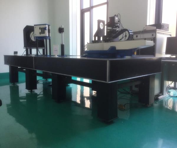 国防科技大学蜂窝隔振光学平台安装(图2) 国防科技大学蜂窝隔振光学平台安装(图2)