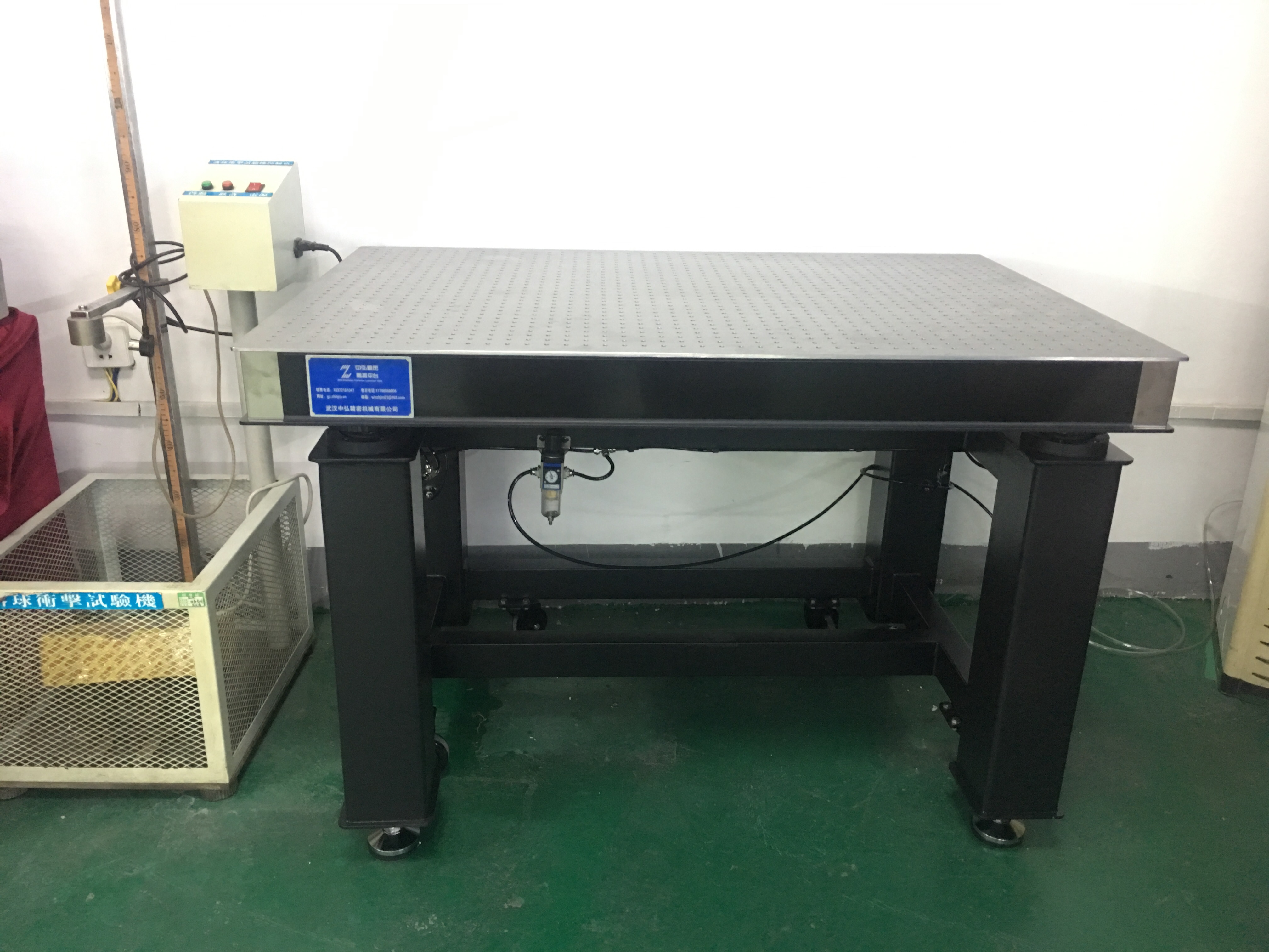 河南郑州超硬材料基地气浮光学平台安装(图2) 河南郑州超硬材料基地气浮光学平台安装(图2)