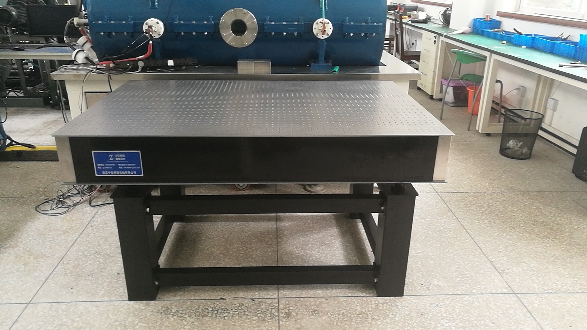 成都大学阻尼光学平台安装(图1) 成都大学阻尼光学平台安装(图1)