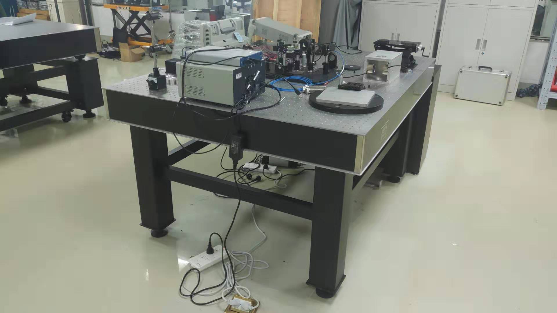 湖北省计量测试技术研究所 光学平台交付(图3) 湖北省计量测试技术研究所 光学平台交付(图3)