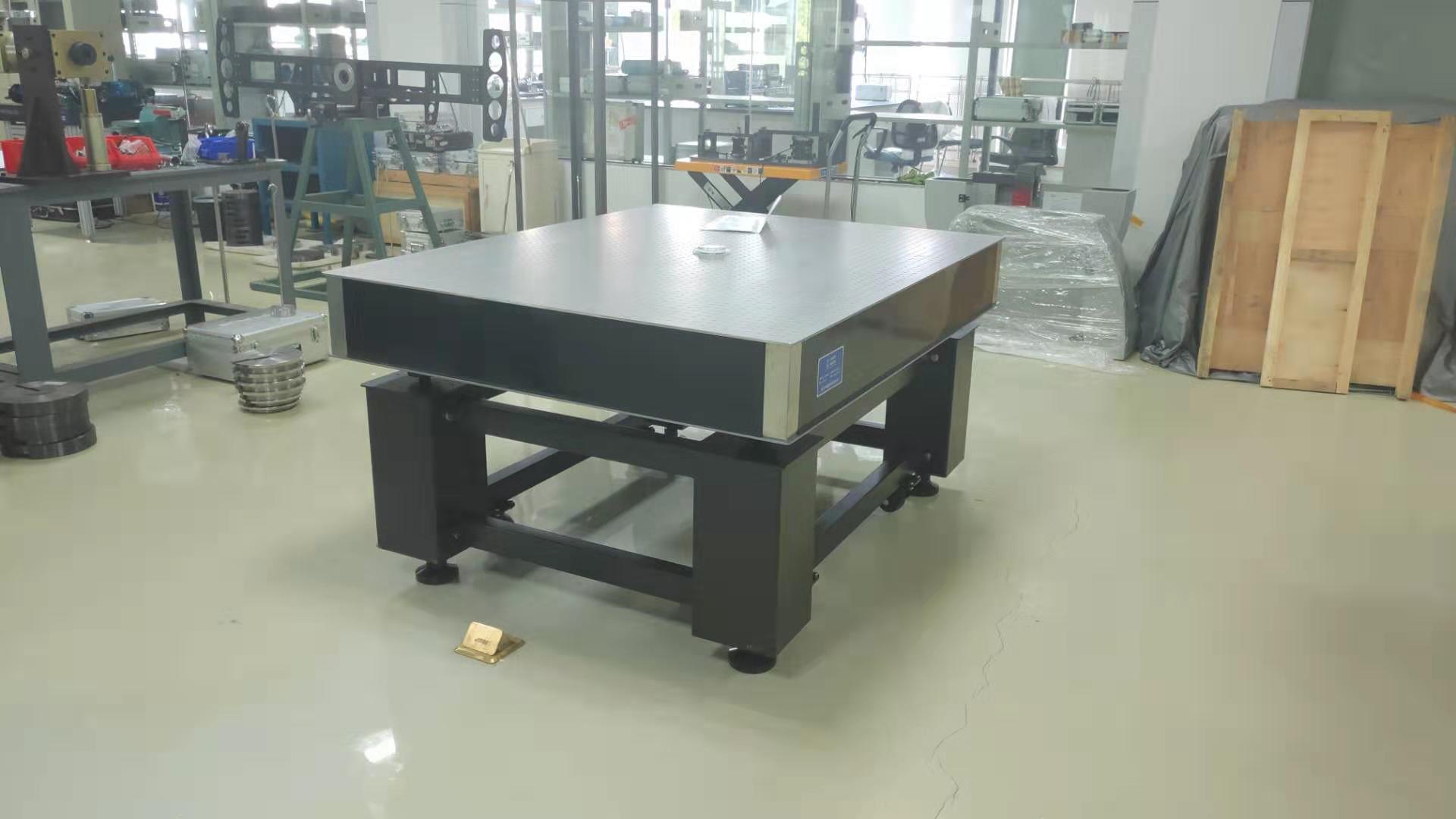 湖北省计量测试技术研究所 光学平台交付(图2) 湖北省计量测试技术研究所 光学平台交付(图2)