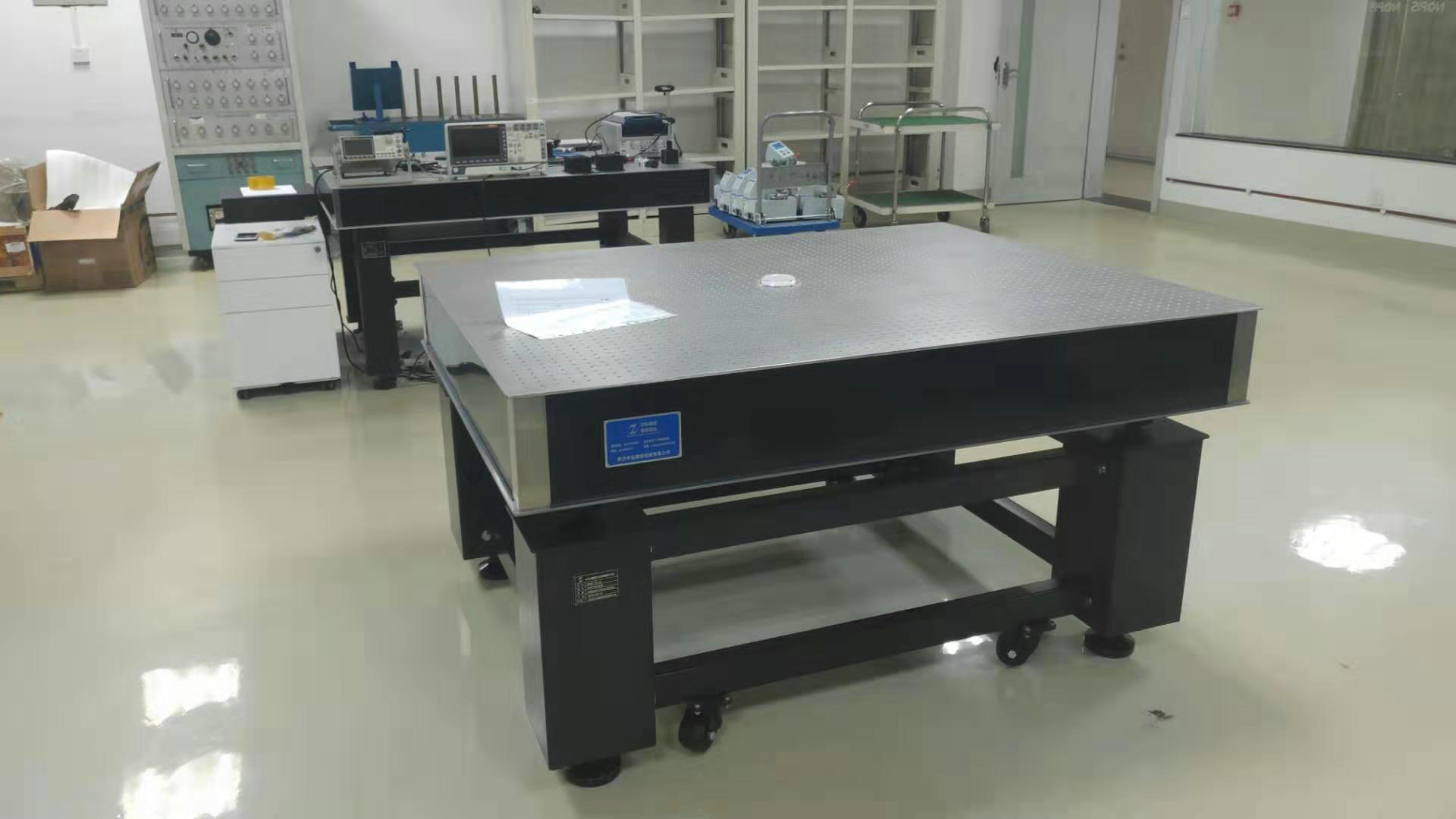 湖北省计量测试技术研究所 光学平台交付(图1) 湖北省计量测试技术研究所 光学平台交付(图1)