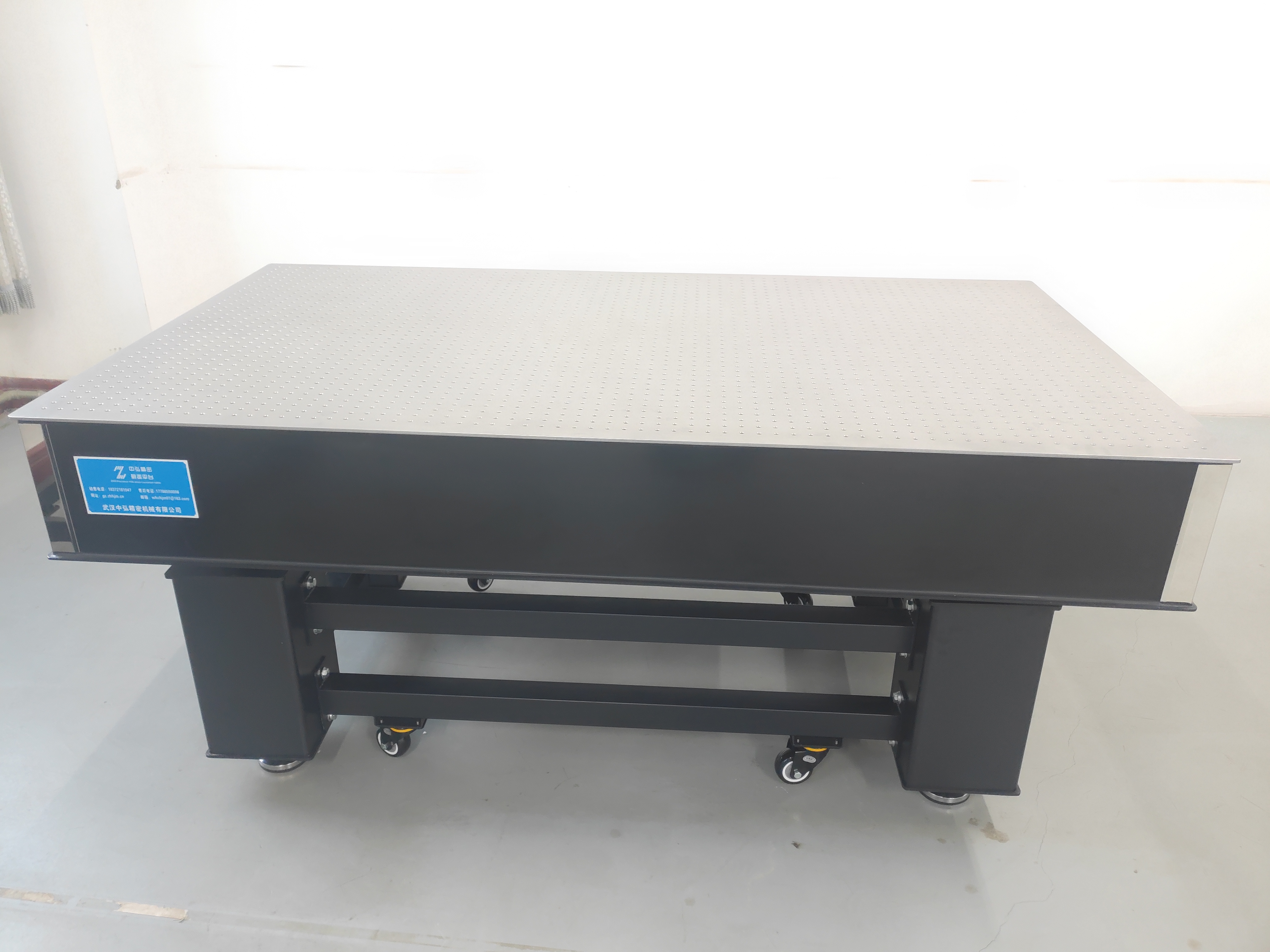 太原理工大学物电学院精密阻尼光学平台安装(图5) 太原理工大学物电学院精密阻尼光学平台安装(图5)