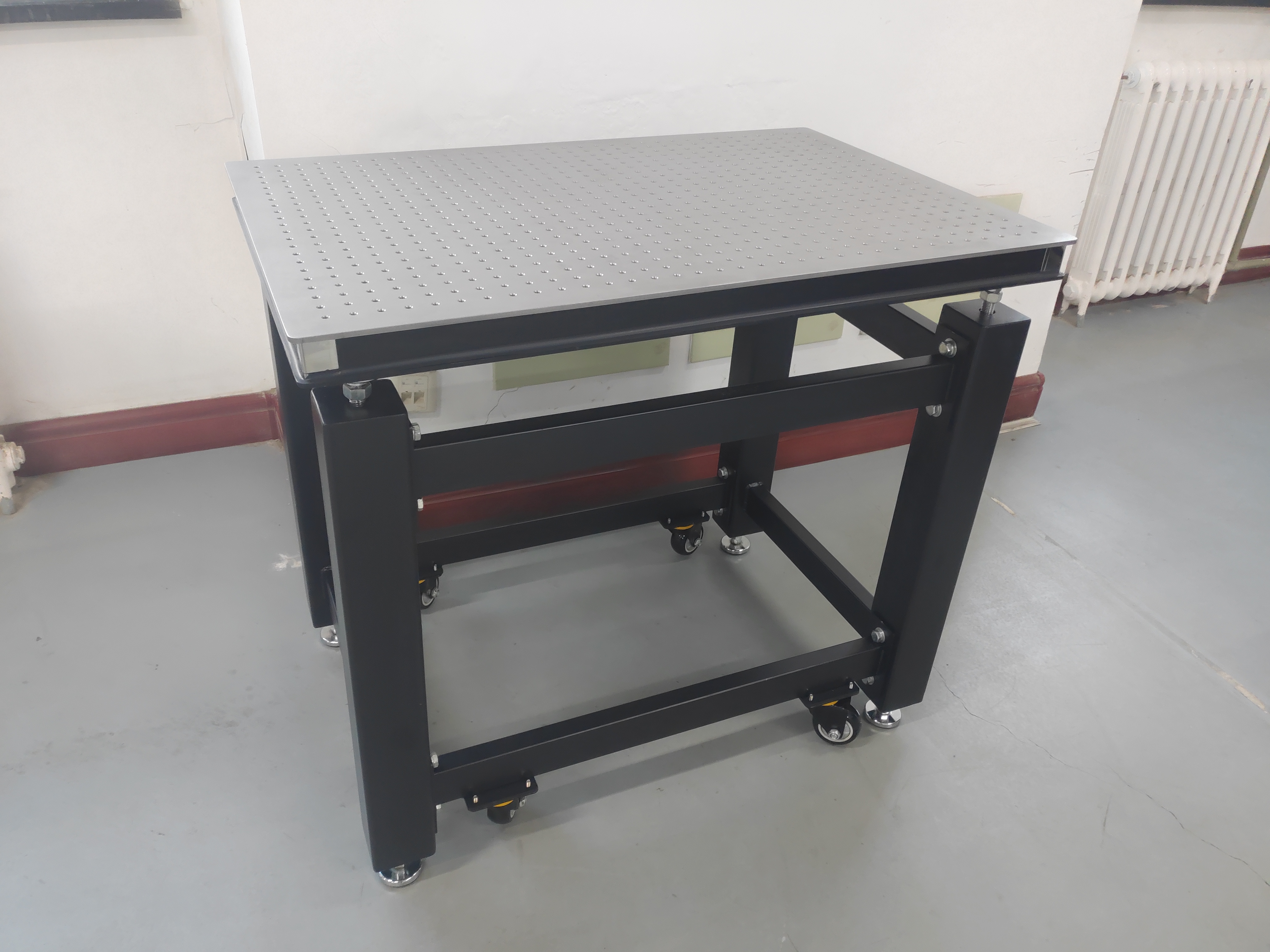 太原理工大学物电学院精密阻尼光学平台安装(图6) 太原理工大学物电学院精密阻尼光学平台安装(图6)